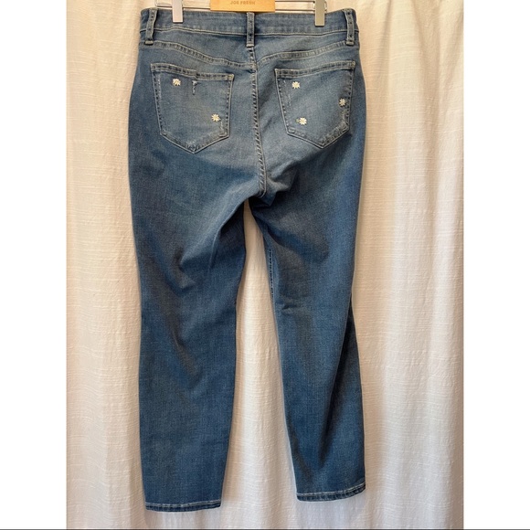 LC Lauren Conrad | Daisy Embroidered Skinny Jeans - Picture 5 of 7